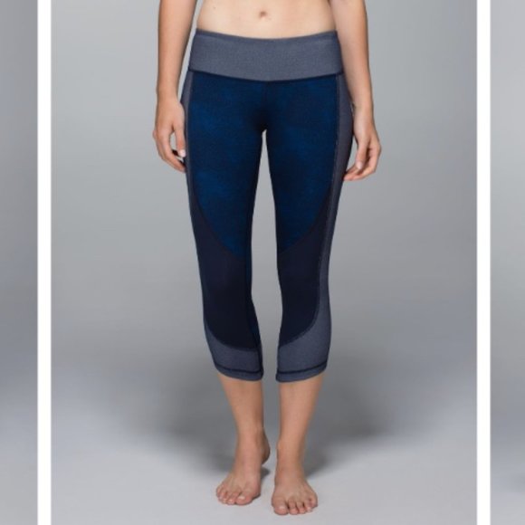 EUC LULULEMON Wunder Under Crop Pant Size 8 Sashico Inkwell Blue - Picture 3 of 7
